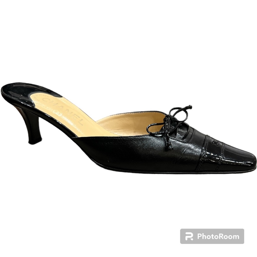 Vintage CHANEL elongated snipped toe mule patent cap toe 40 / 9 Made in Italy